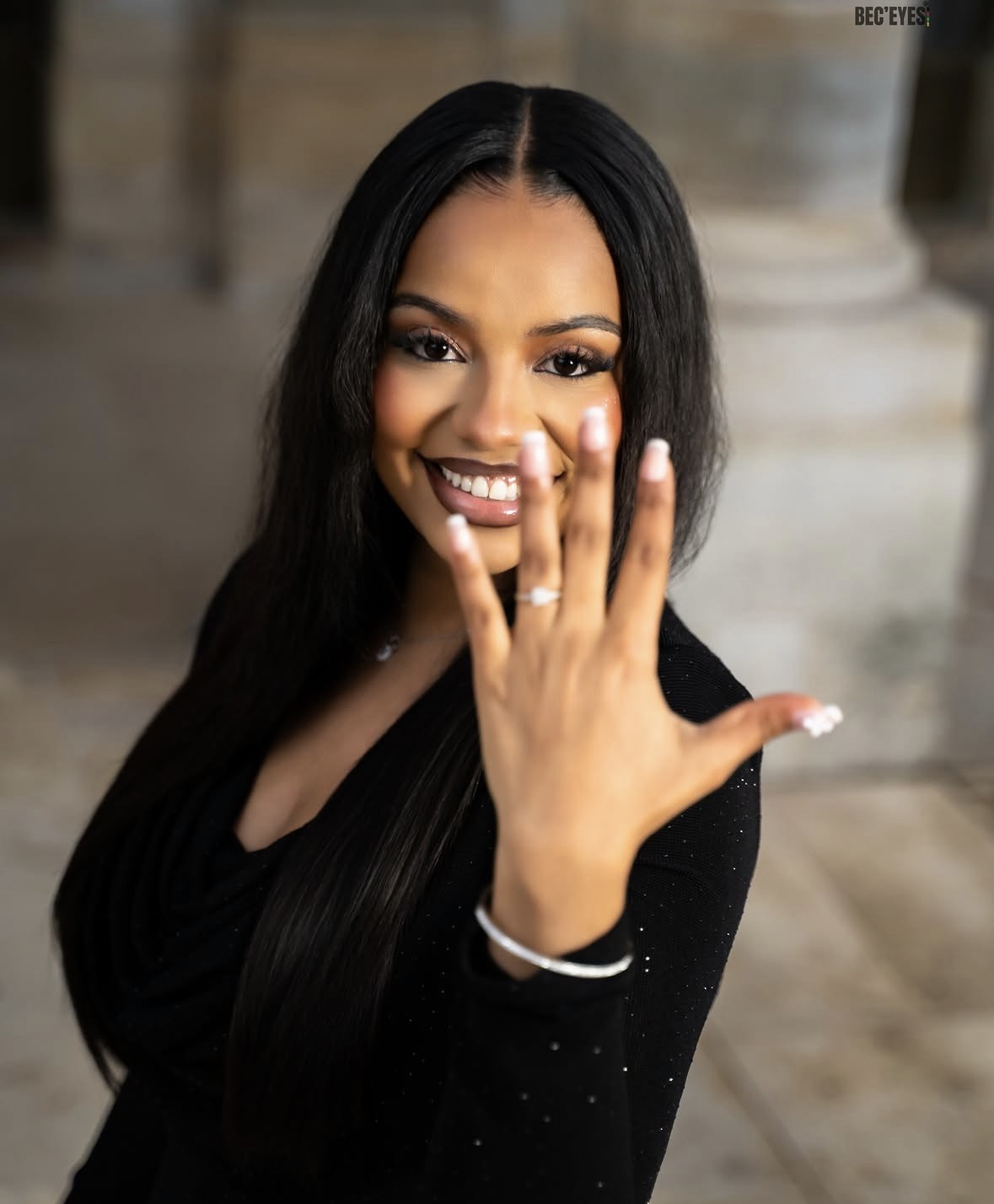 Demande en mariage : la bague en premier plan